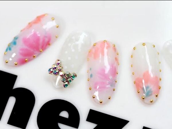modeles ongles nail art opalescente décorée nail salon styliste prothésiste ongulaire à nantes.jpg